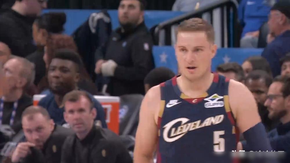 昨晚这场球，骑士把魔术的脸都抽肿了。这哪是正式比赛，简直是一场冷血的得分效率教学