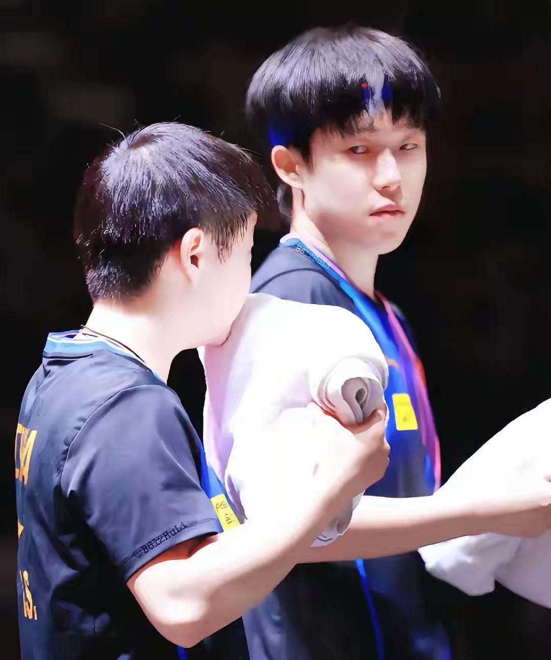 小狮子对未来的小狮子们说：“我们家的家庭生活是从辅导你妈妈的学习开始的”[捂脸]