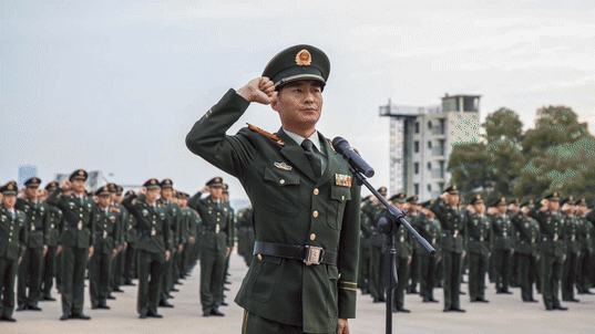 90后武警“教头”拿下全军唯一！曾带出上万精兵，这才是青年榜样


全军唯一！这