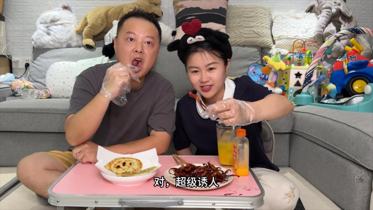 上个月去了一趟温州台州，在一家海鲜餐厅吃了温州的鸭舌和鱼饼，一下就被吸引住了。鱼