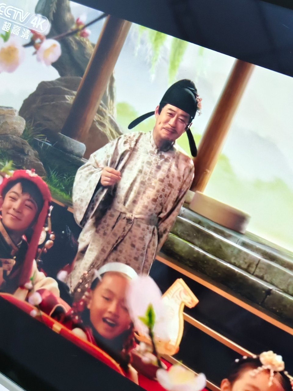 我们红狼也是在春晚里住上高屋大殿，喝上琼浆玉液了哈哈哈哈哈哈哈哈哈哈哈哈哈哈哈哈