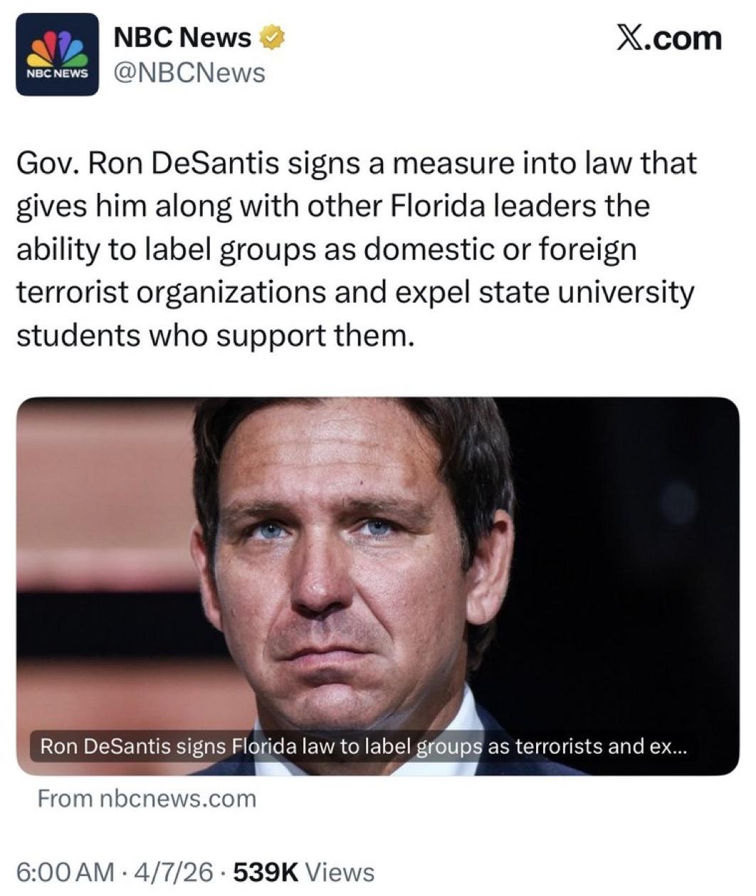 美国佛罗里达州长德桑蒂斯签署法案，他可以认定哪些组织是恐怖主义组织，然后开除支持