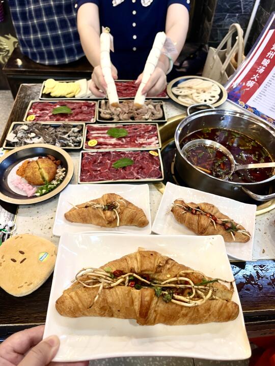 折耳根可颂现身东莞，居然有点好吃❓❗