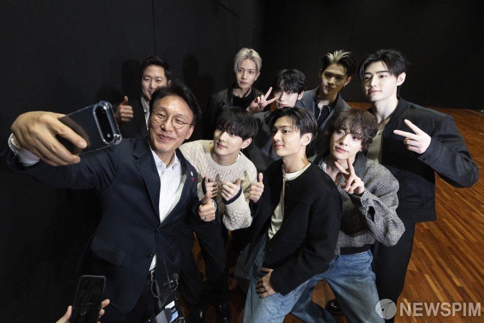 韩国国务总理会见ENHYPEN 