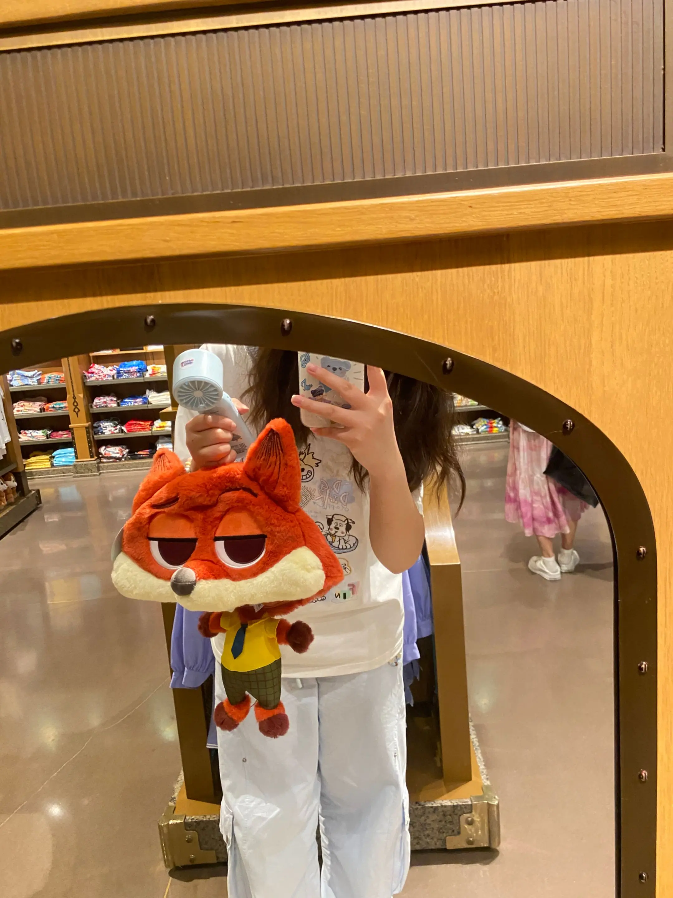 说实话，迪士尼确实贵，但是每次去都觉得很值得，哪怕是什么都不玩四处逛逛也很惬意