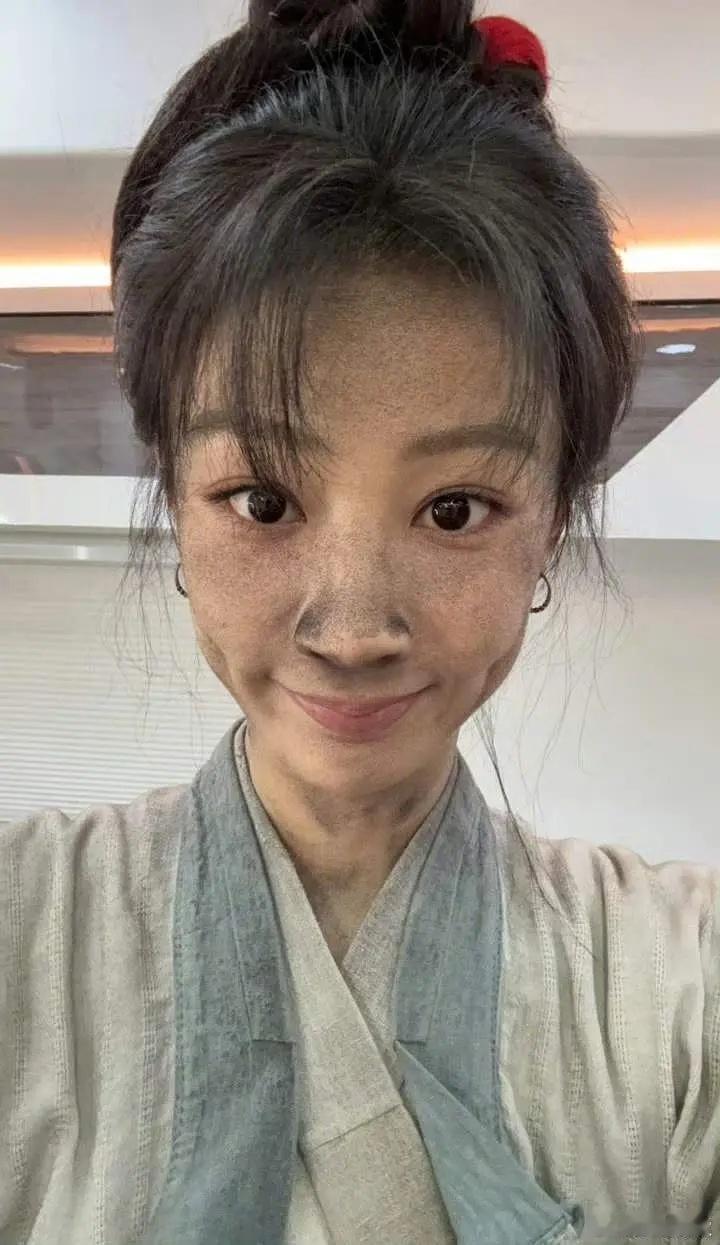 杨紫多有趣啊，有趣的灵魂比无聊的模版有意思多了 