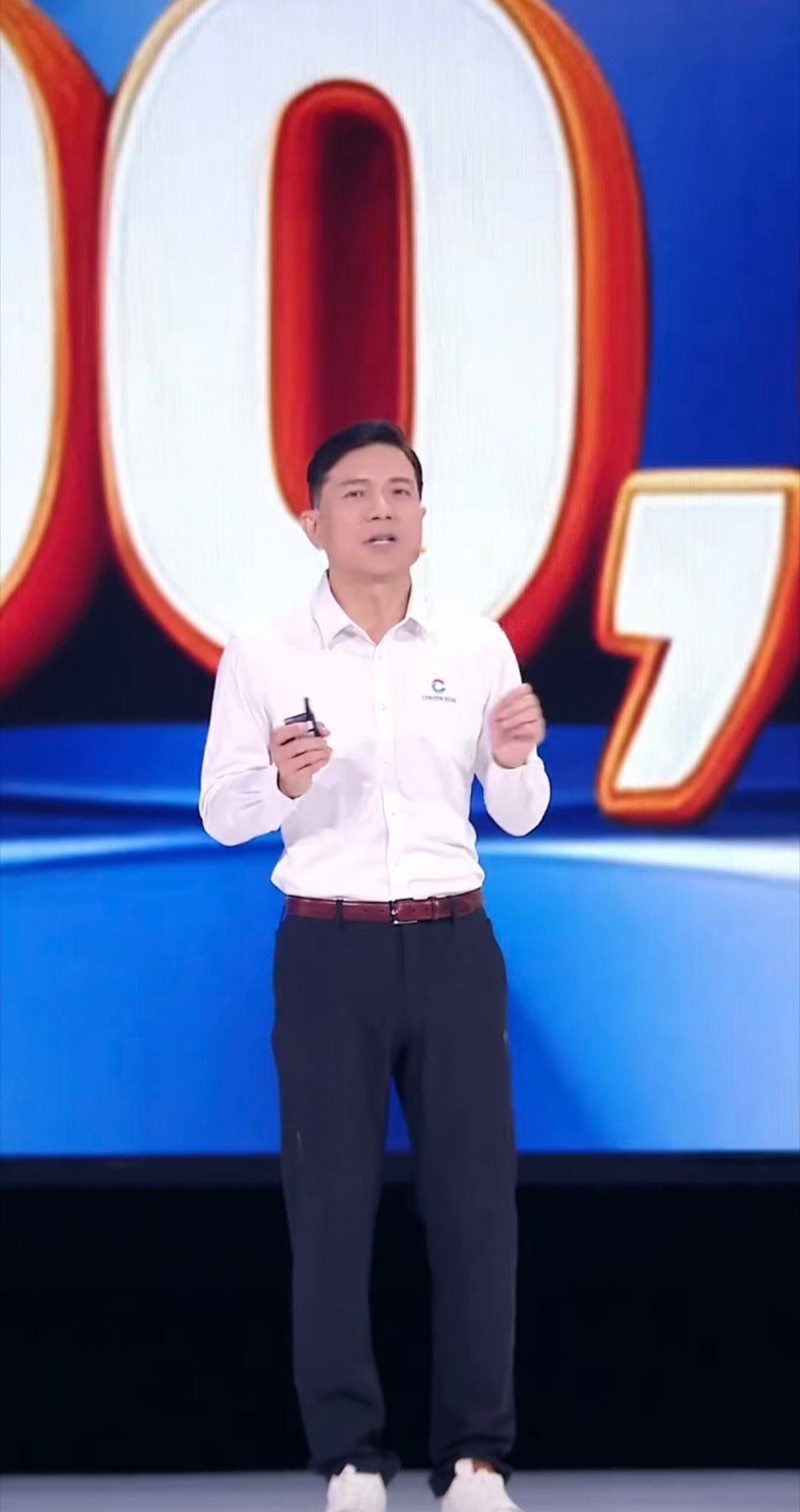 #AI创造营# 来看看58岁的李彦宏颜值，这就是真正的青春永驻吧！李彦宏在会上还