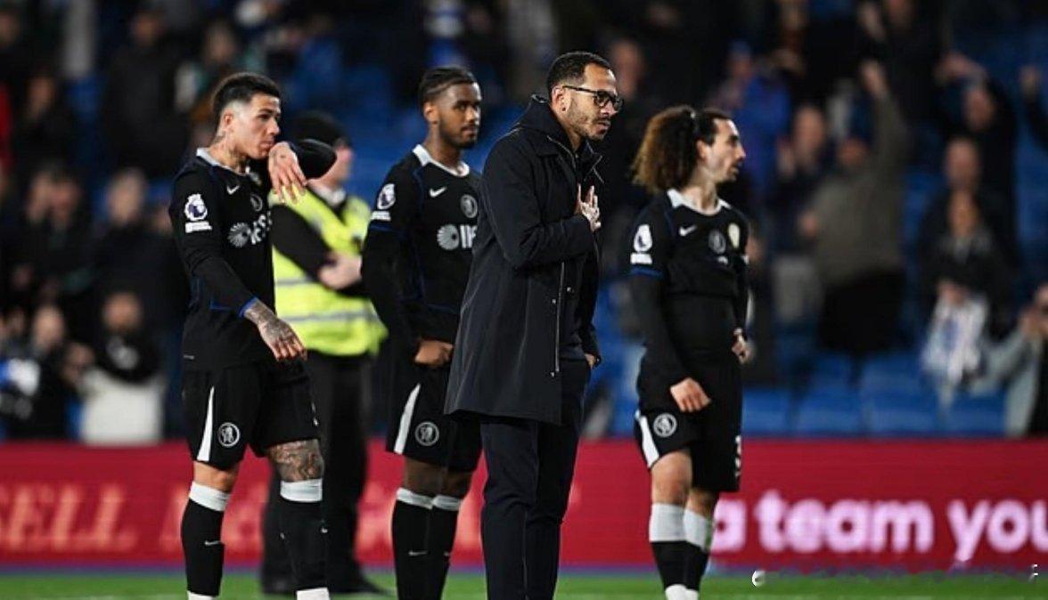 罗塞尼尔下课后，切尔西球员集体沉默，无人发文告别，这一幕与此前马雷斯卡下课时形成