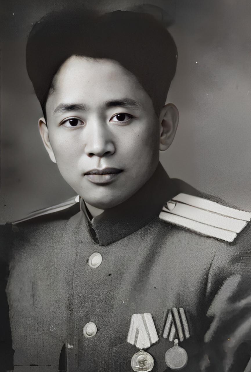 开国上将刘亚楼文武双全，爱兵如子。他在当空军司令员的时候，还当过一次“红娘”。这