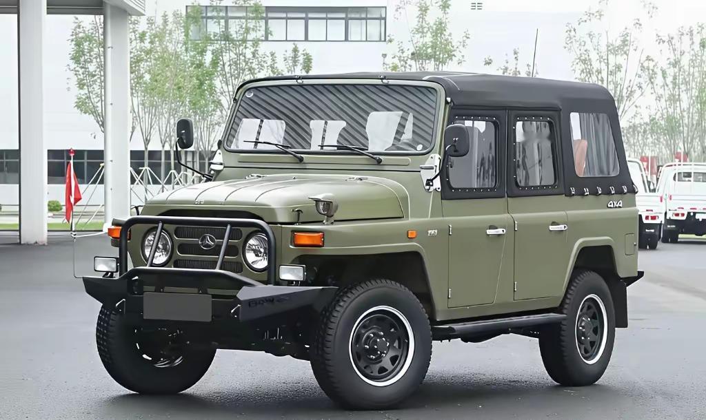 军旅话题：BJ212吉普车，二战军用指挥车“活化石”，一个时代的传奇。毛主席曾乘