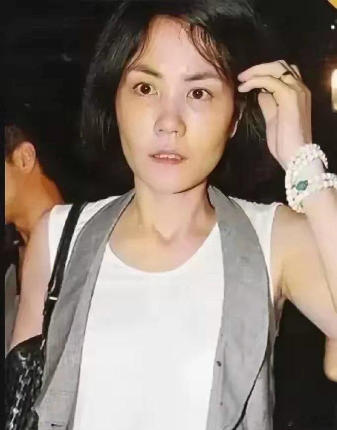 从来都没觉得她漂亮，实话实说，如果不是明星，说这个真的是保洁工我信 