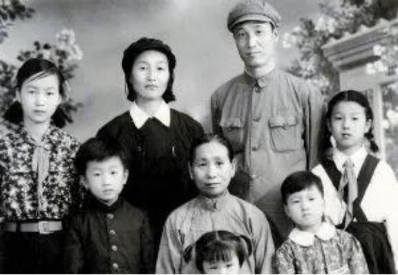 1993年，阎又文已经去世31年，他的六个子女才终于等到一个能够解释父亲前半生的