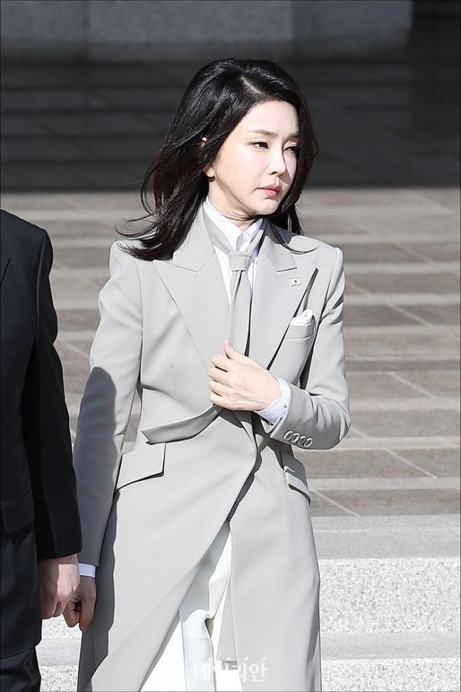 #韩国政治#【韩国在野党督促尹锡悦妻子金建熙公开其礼物仓库】

韩国最大在野党共