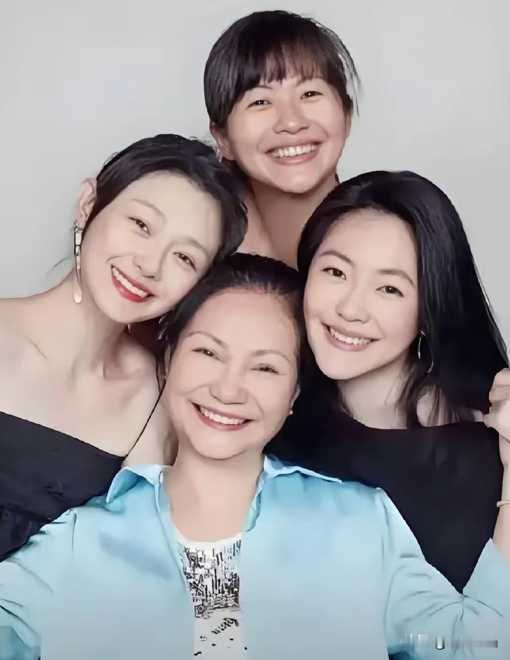 从大S 42万的遗产来看，她这一生都挺悲哀的，她的身边没有真心爱她的人，有的全都