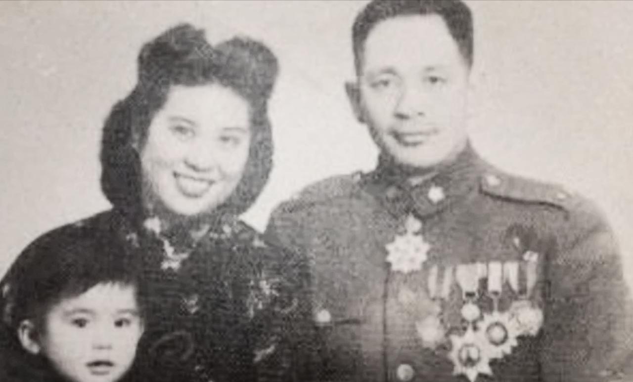 一九三八年，孙元良的发妻吴懿辉在成都病逝，年仅二十多岁。丧妻的痛加上战场风浪，让