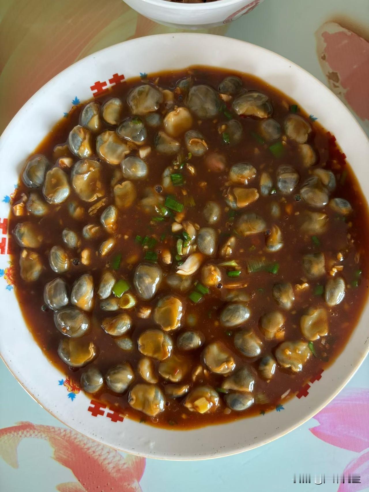 农村餐桌的鲜气，是酒瘾的最好理由
 
住在乡下的日子，最踏实的幸福全在这三餐里。