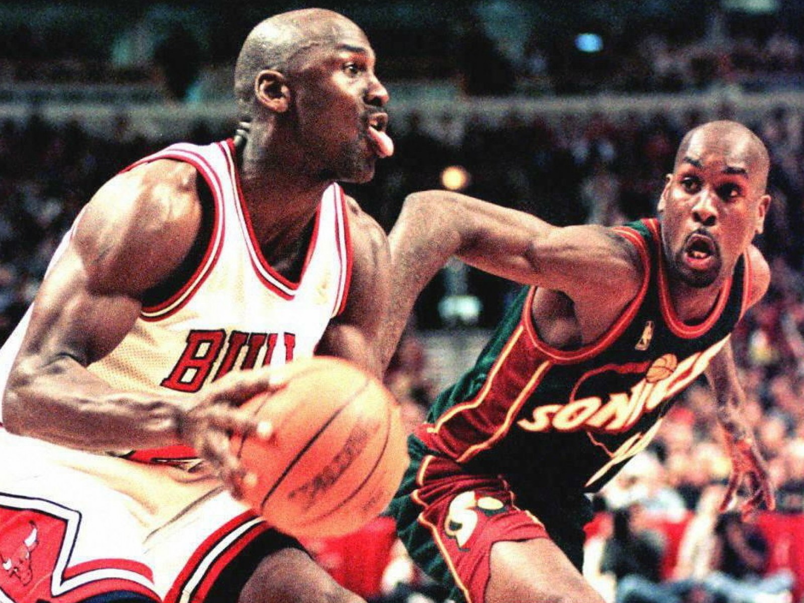 NBA老照片，这俩人的表情真可以。我的观赛搭子 ​​​