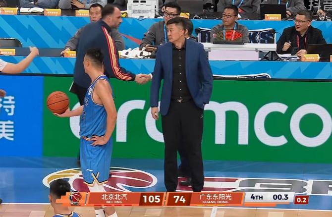 曾凡博首秀，北京105-75大胜广东31分，自此CBA就没了全胜球队。
赛后，北