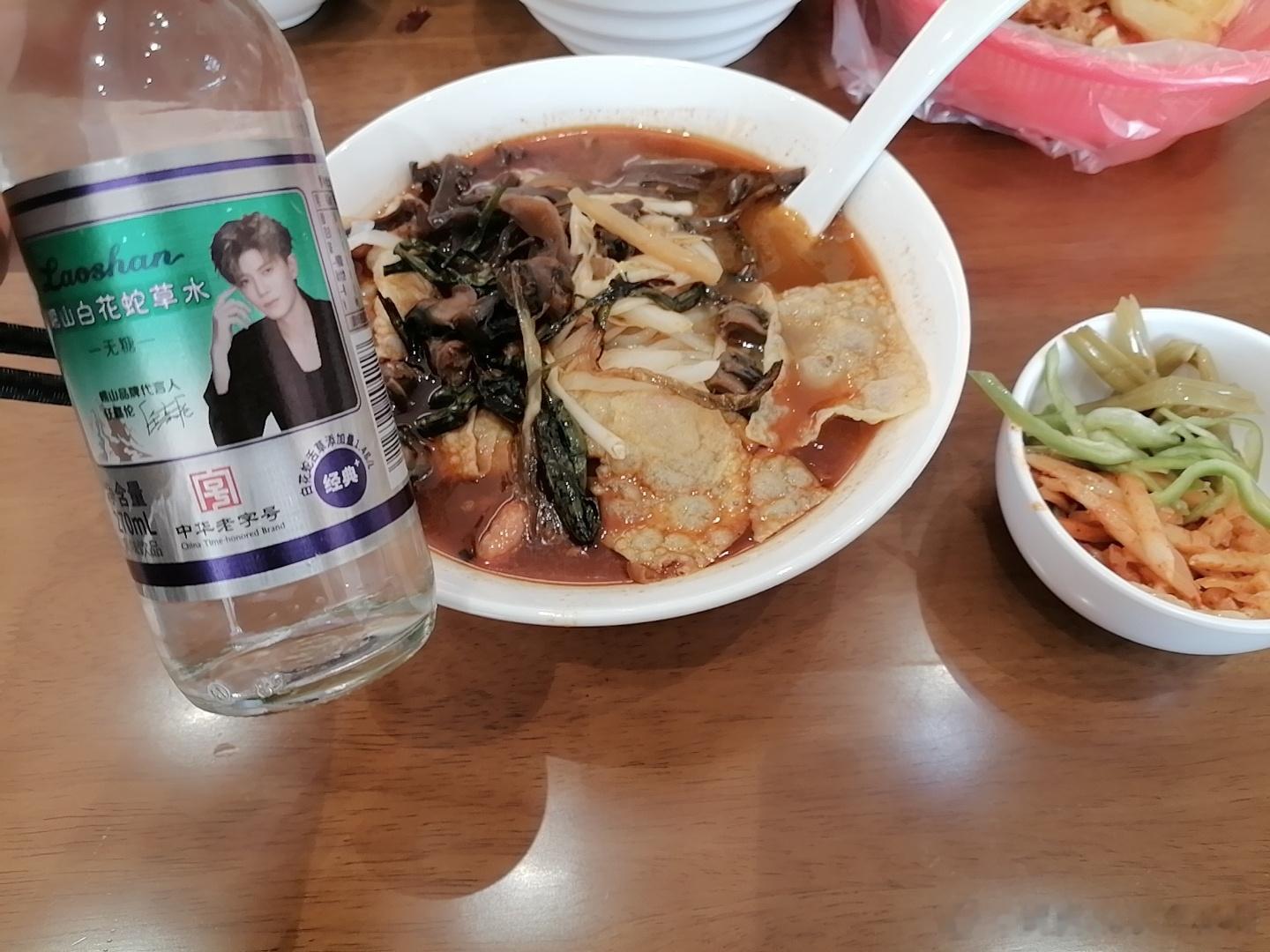 蛇草水配螺蛳粉[拜托] ​​​