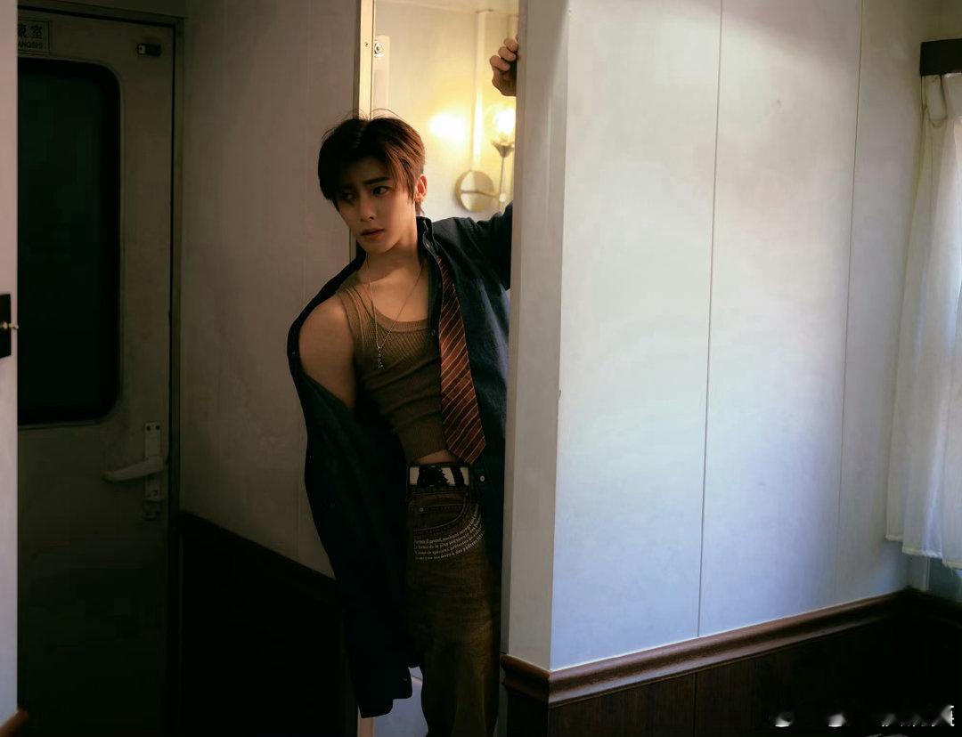 侯明昊唱了甲乙丙丁 终于听到侯明昊唱甲乙丙丁，他很会拿捏歌曲的情绪起伏，温柔又有