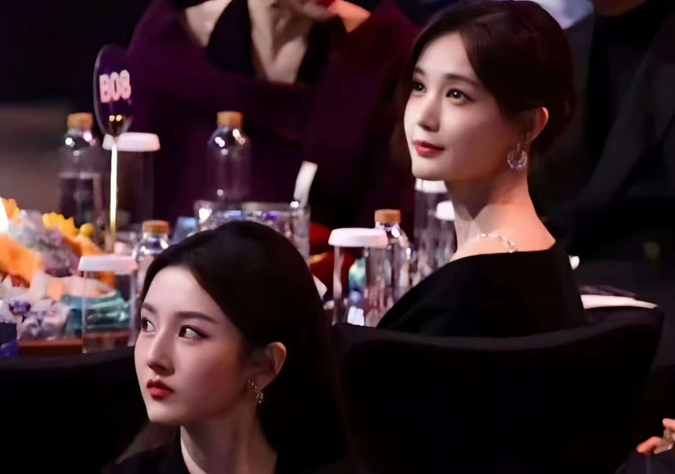 宋祖儿李一桐好完美的两颗头宋祖儿李一桐尖叫之夜同框 啊啊啊啊啊，好完美的两颗头 