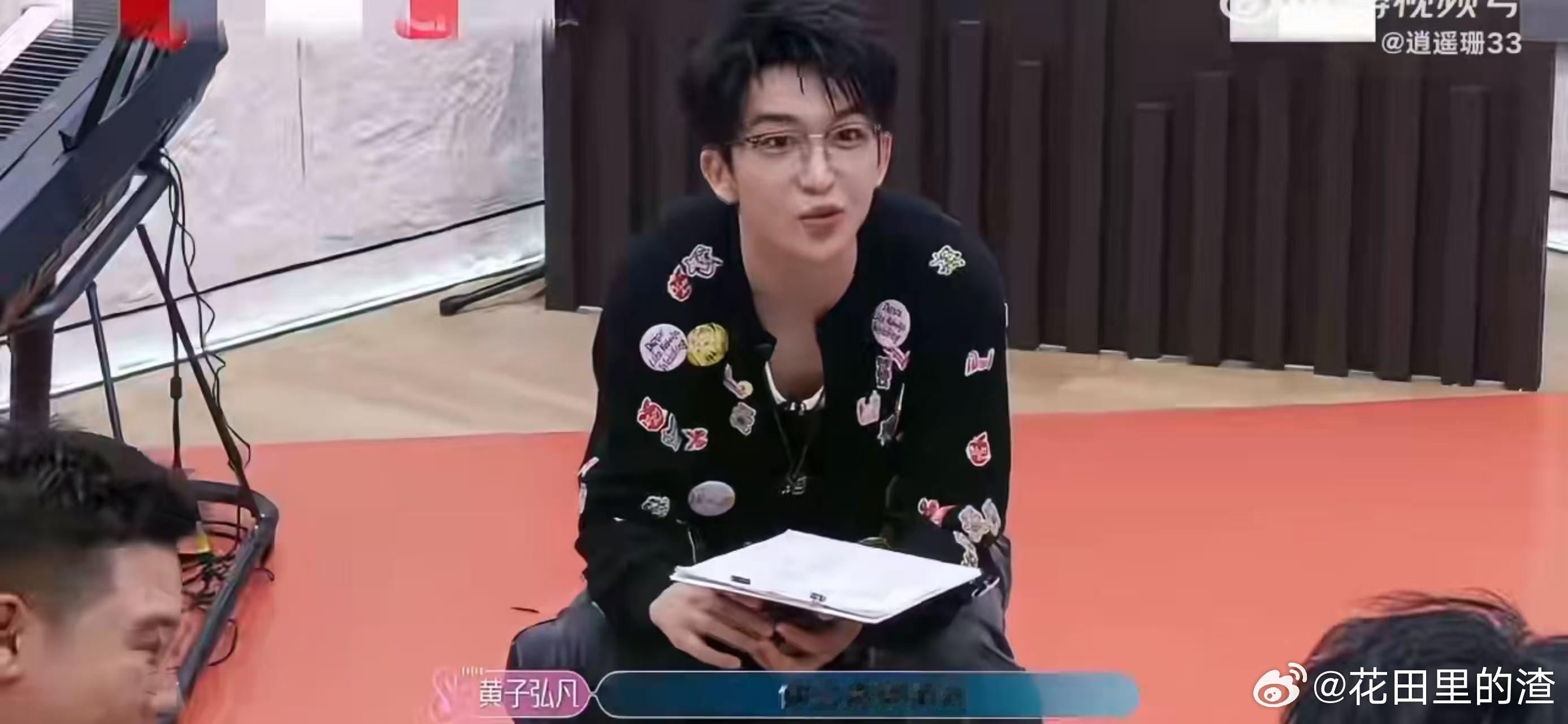 周深亲证嗓子里住着弦乐团 妈呀！周深在节目里直接用嗓子“变”出弦乐团。人声演绎歌