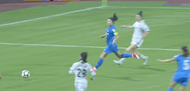 女足亚冠1/4决赛，武汉女足开场11分钟就被韩国水原女足攻破球门，助攻的是崔侑莉