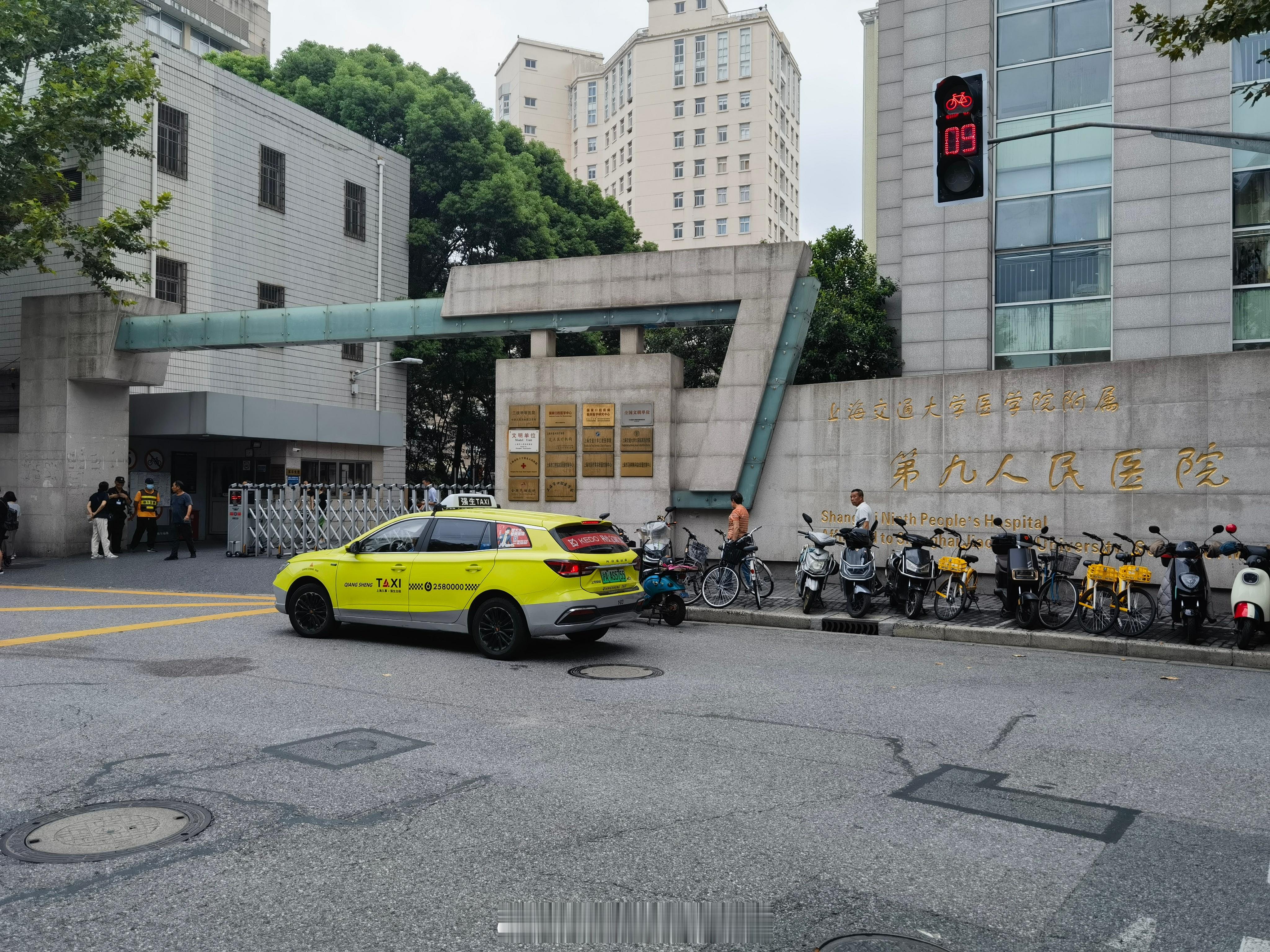 经过大半天的观摩学习，收获很多，相信很快我们也会开展的很好，哈哈，吃顿简餐返程[