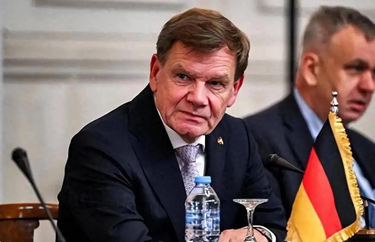 [熊猫]德国媒体称，中国要求德国外长瓦德富尔纠正言论再访华，让德国无法接受，并称