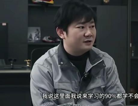 张雪，机车圈真老板！
张雪把员工们当家人！
 
张雪把“先让员工幸福”刻进管理，