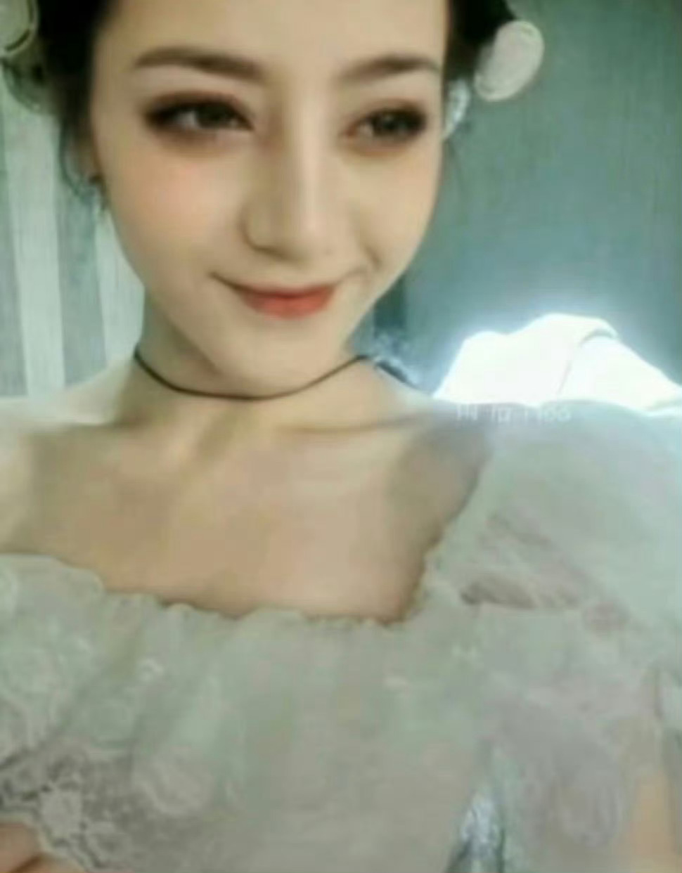 无论生活怎么为难你，都不要放弃一如既往的努力；生命中有希望都是因为心存梦想；请好