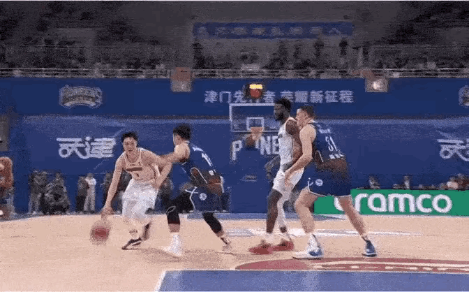 胡明轩今年已经28岁了，现在他的持球突破能力其实特别一般，既没有外援的那种出色的