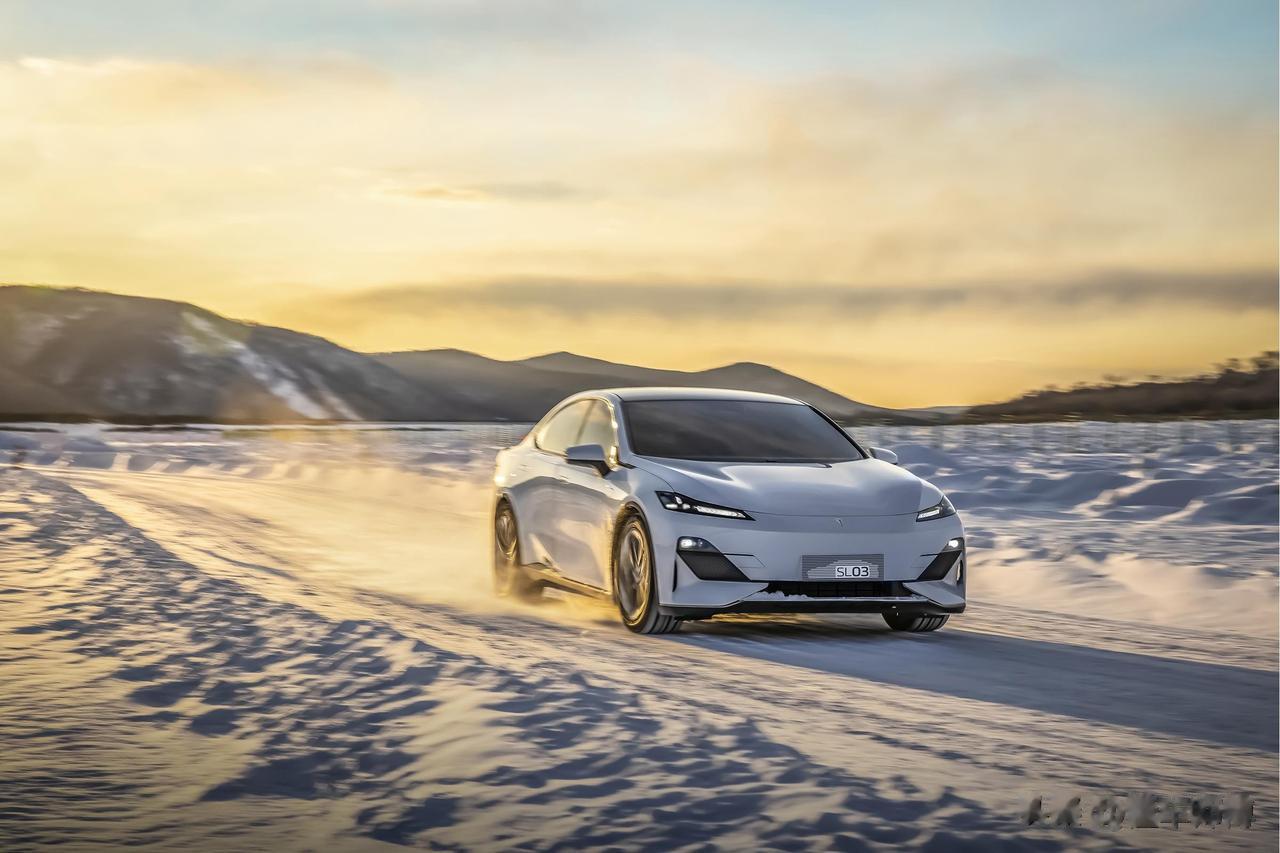  关于深蓝SL03，有两个关键词需要重点关注，第一就是新车销量，第二就是投诉量；