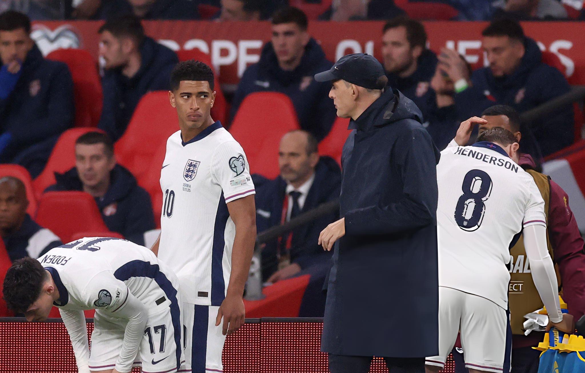 摄像机对准替补席📸