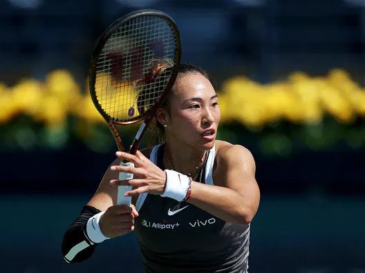 郑钦文2-0战胜阿扎伦卡!

3月8日，WTA1000印第安维尔斯第二轮，郑钦文