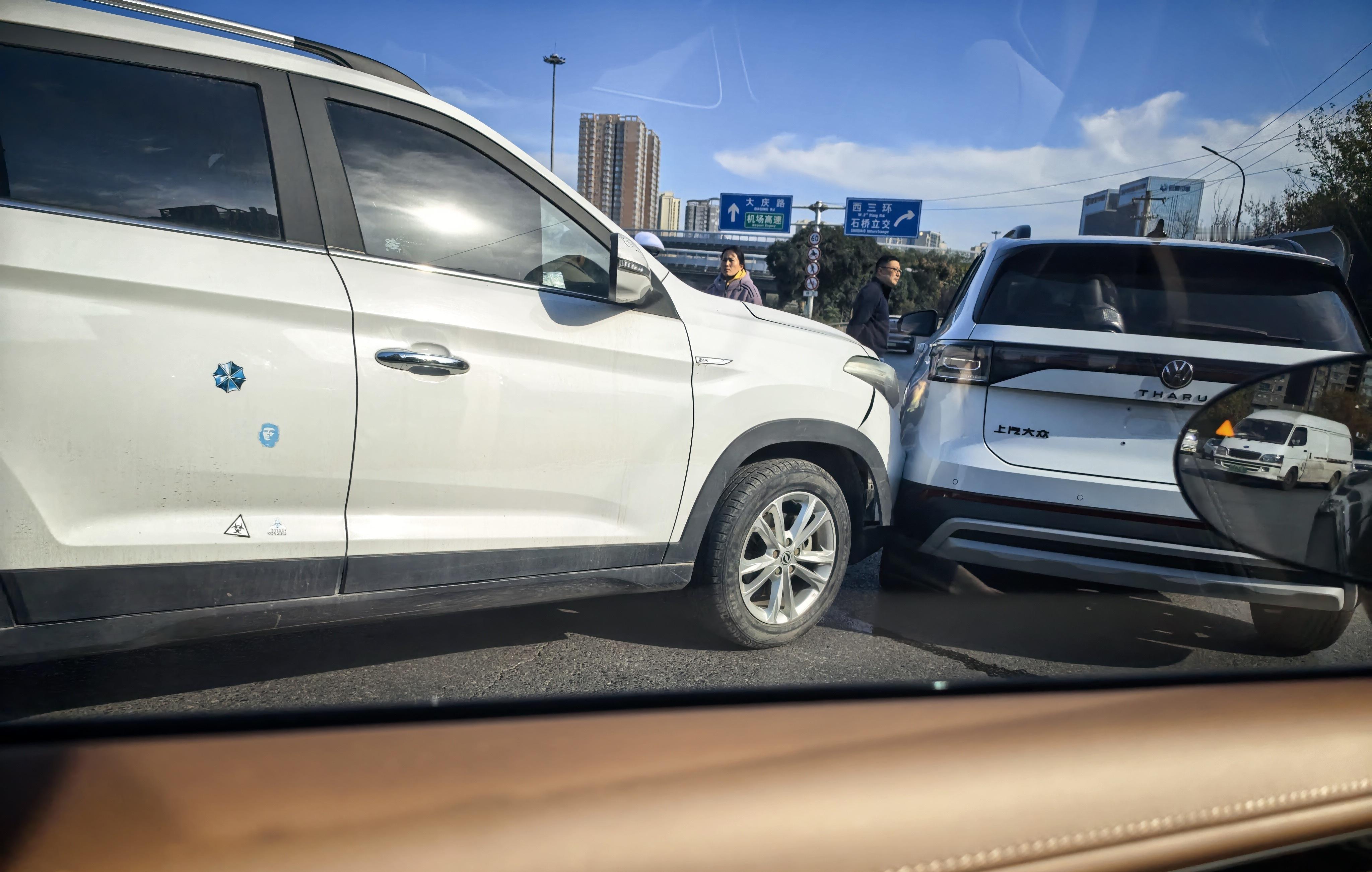 刚花1.2万开通了华为乾崑ADS 4高阶包，出门试了一下城区NOA。我只能说，西