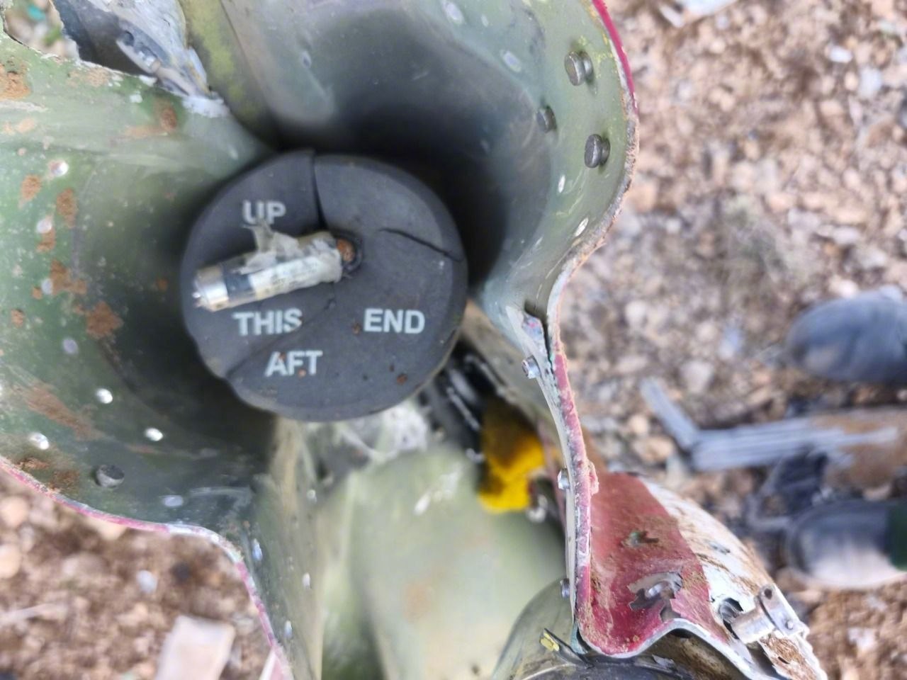 伊朗公布了一架飞机的残骸照片，并宣布击落了一架F-35，中央司令部辟谣称，所有飞