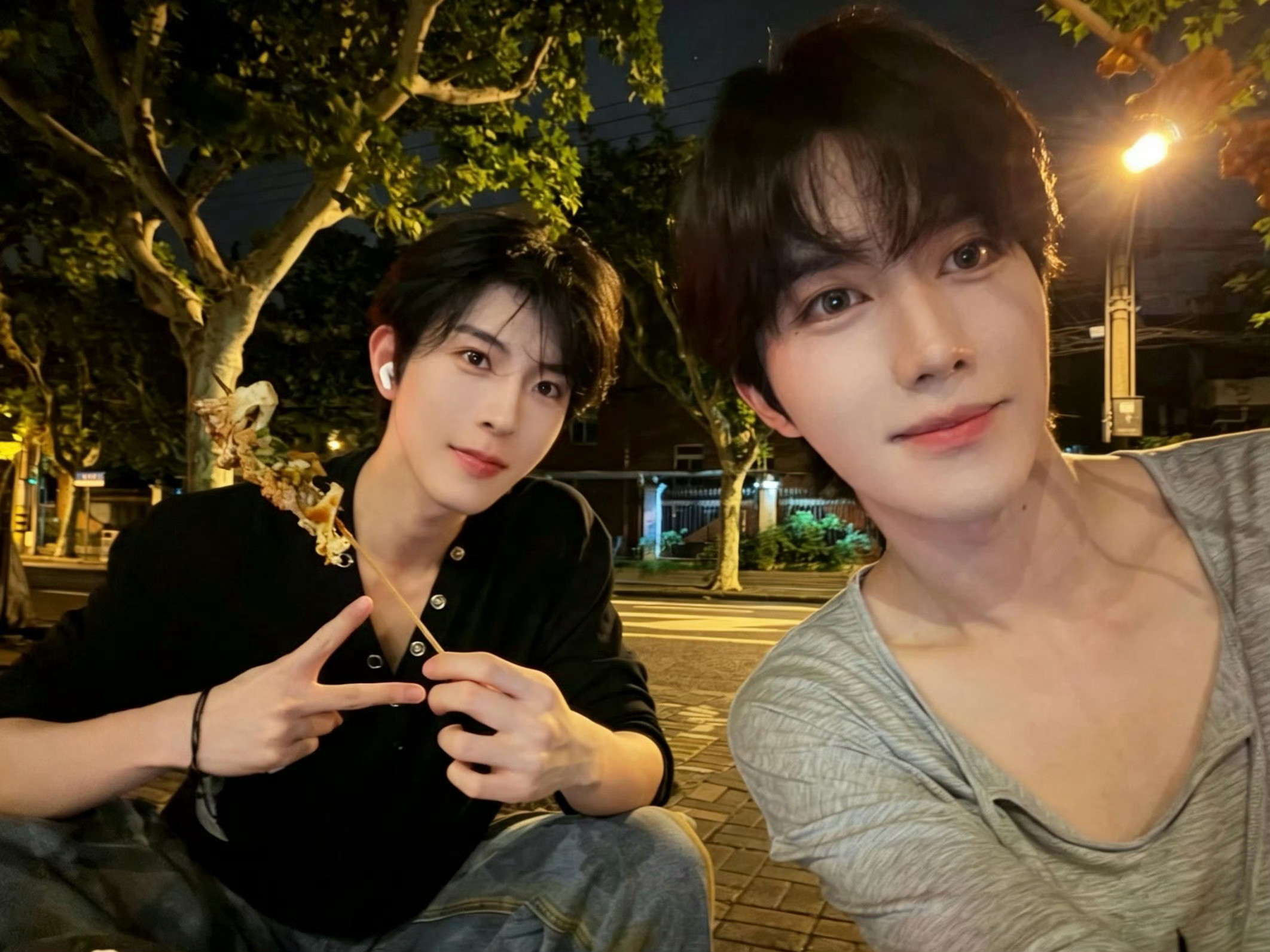 xql压马路吃烧烤💜💜  专栏 · 星邱