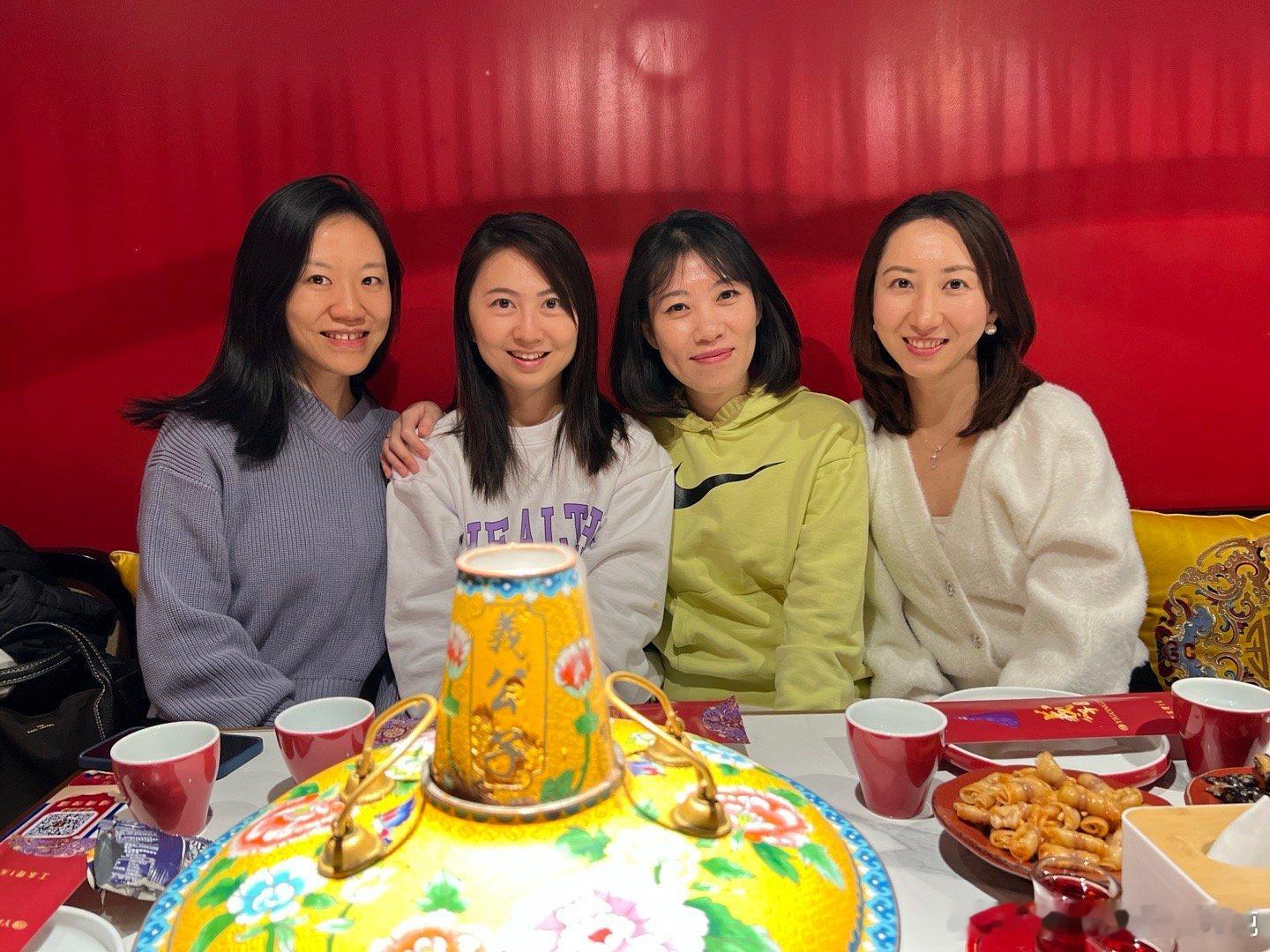 #低热量火锅食材# 其实吃火锅不长胖最重要的是锅底和酱料，食材真的可以随便吃！！