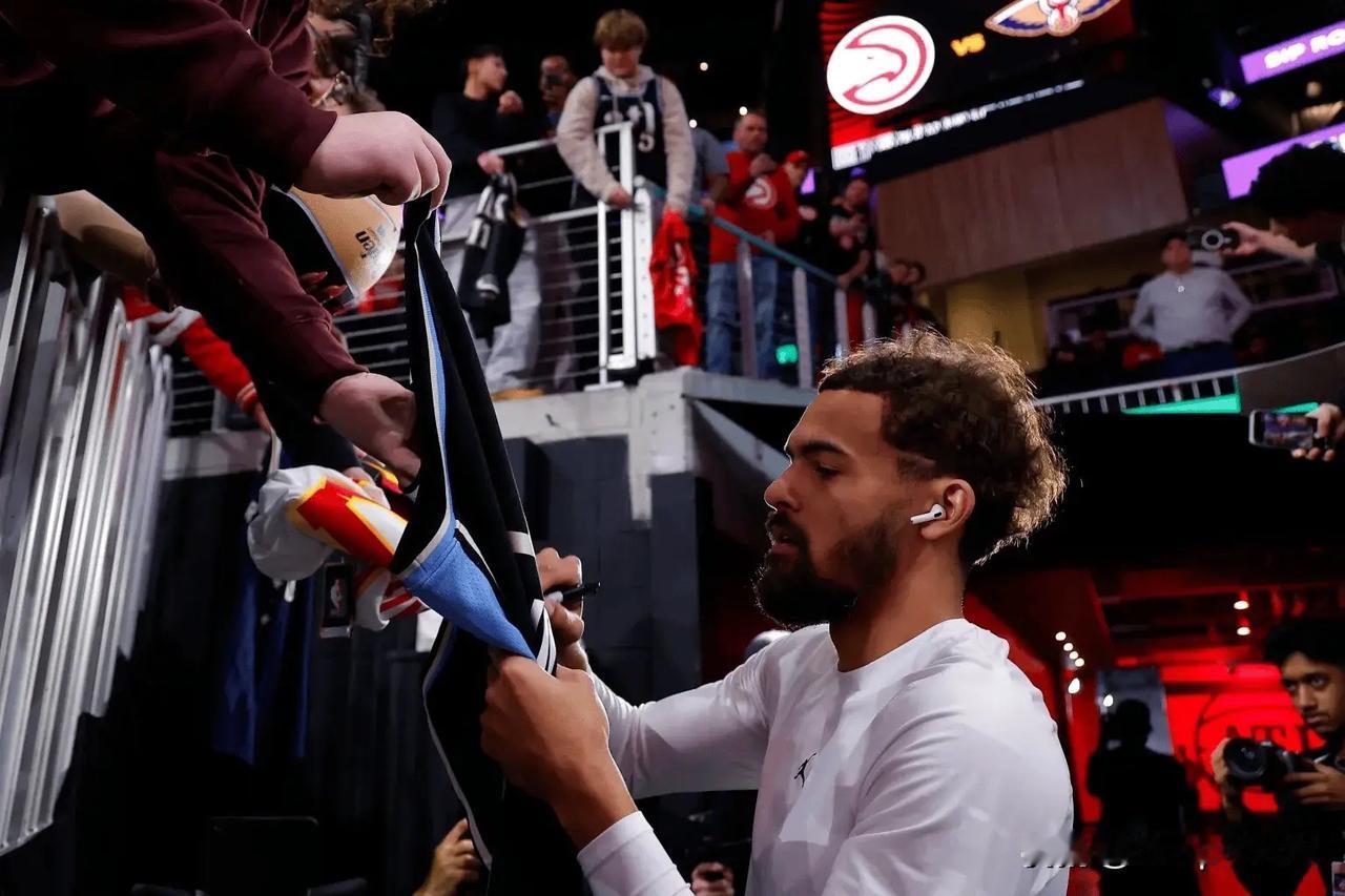 今日，奇才球员特雷-杨接受了Marc J Spears专访。

记者：老鹰从未向