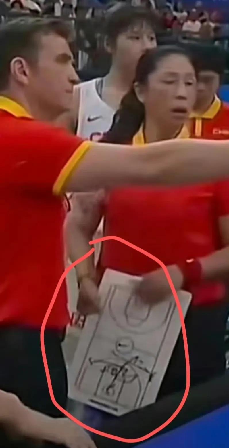 #杭州亚运会# 中国男篮1分惜败菲律宾男篮，中国女篮2分险胜日本女篮，下面两幅网