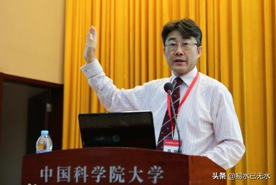 公众对高福院士的评价，经历了一个由批评到接受再到肯定的变化过程。
疫情暴发之时，