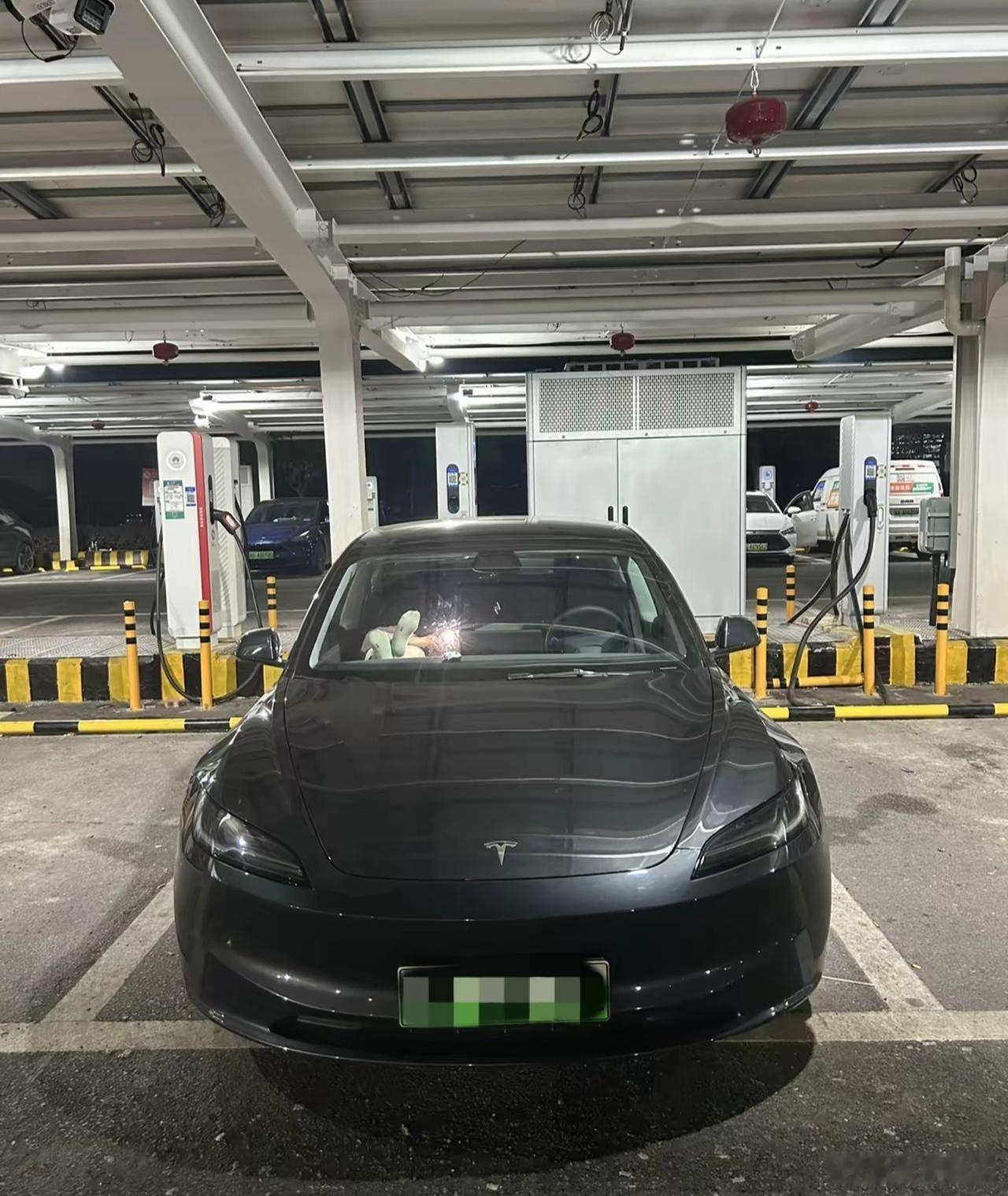 特斯拉涨价这个节骨眼上，yu7销量大爆发，model3长续航价格涨了一万，这是什