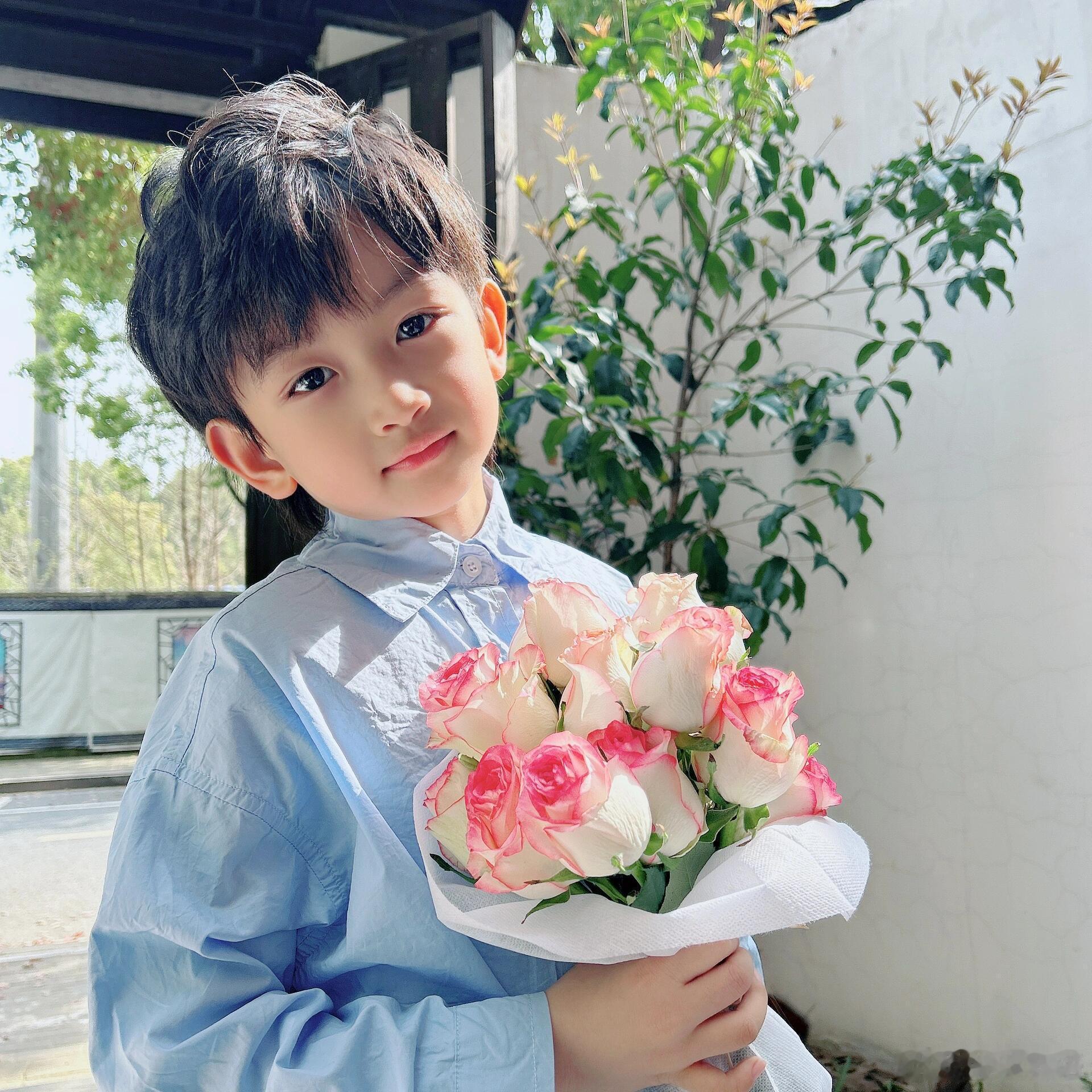 刘亦菲同款捧花头像 （男孩版） 