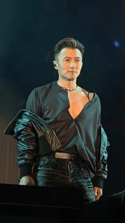 谢霆锋深圳演唱会排面被深圳演唱会上的谢霆锋钓成翘嘴了谢霆锋的演唱会专场简直夯爆了