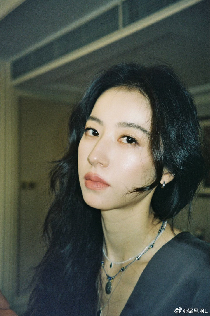 德子的窝[超话]谢贤前女友Coco直播高情商回应高情商化解热议话题，Coco直播