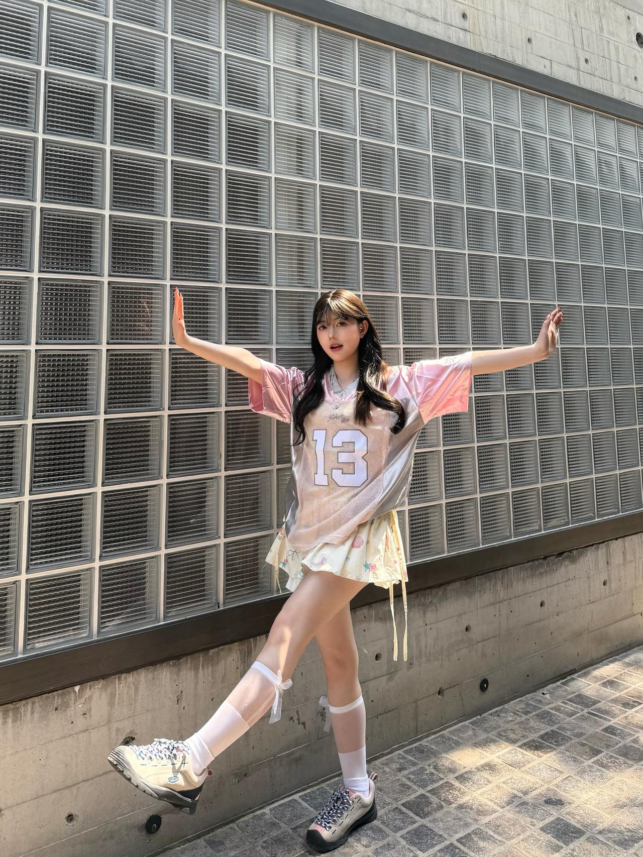 元气拉满的球衣甜妹look|||今天是甜妹版运动风OOTD🏀
粉粉的球衣真的太