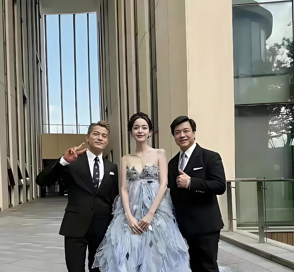 怪不得郭富城都要主动跟她合照呢～身为女生，我看了都忍不住心动！这颜值也太绝了吧，