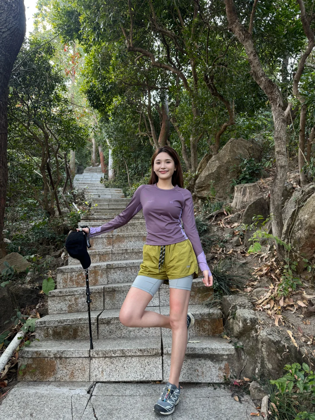 是谁爬到山腰了？