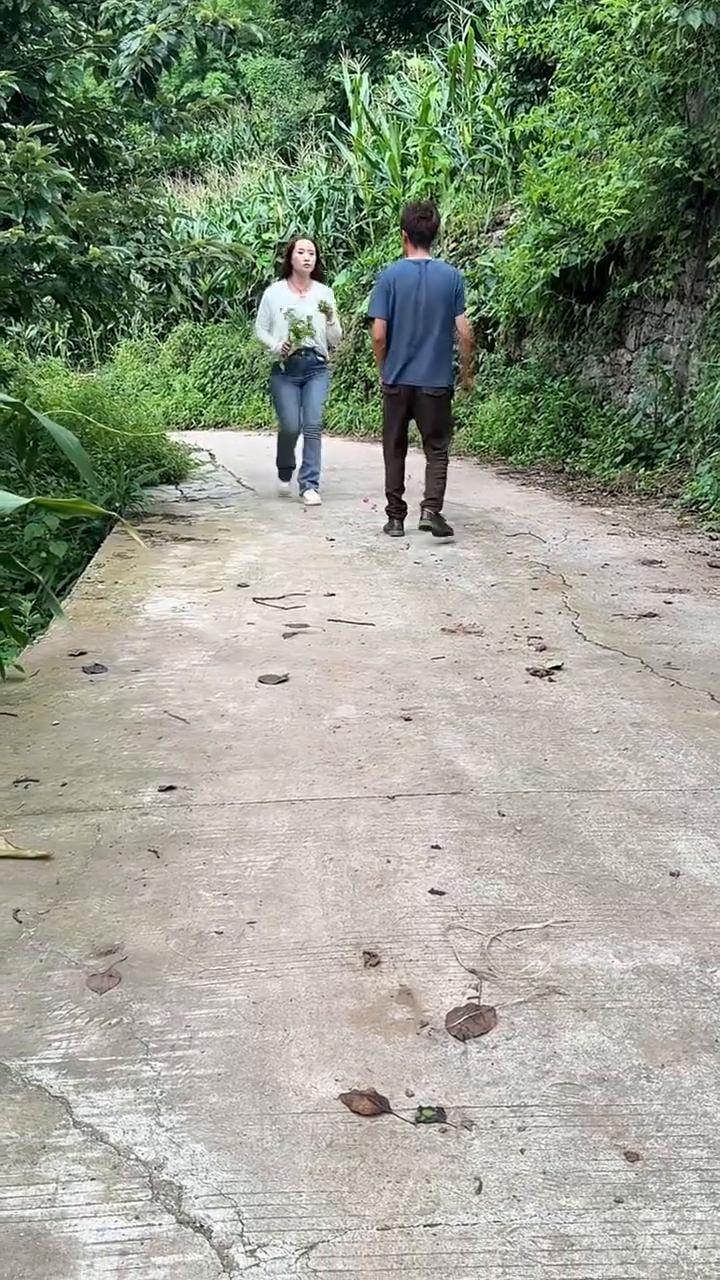 哎呦我的妈，哈哈哈哈。